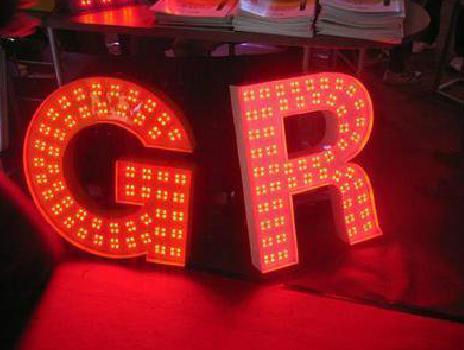 巍山LED发光字常见的安装误区。